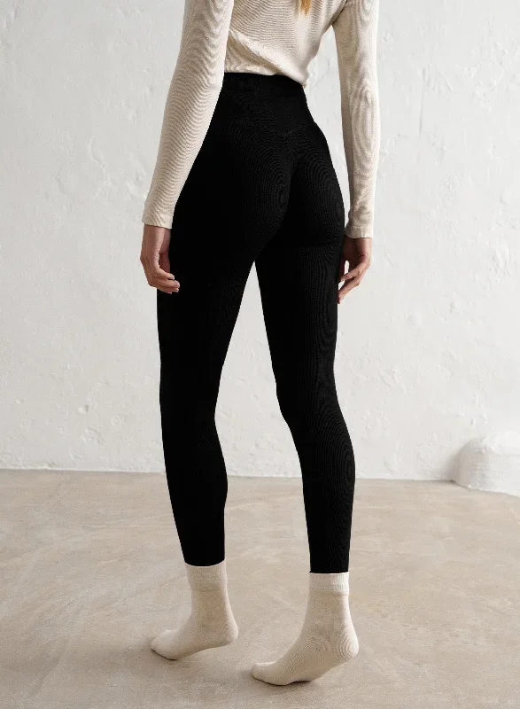 black-ribbed-wool-leggings