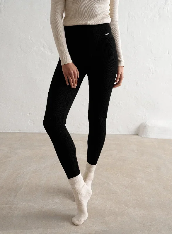 black-ribbed-wool-leggings