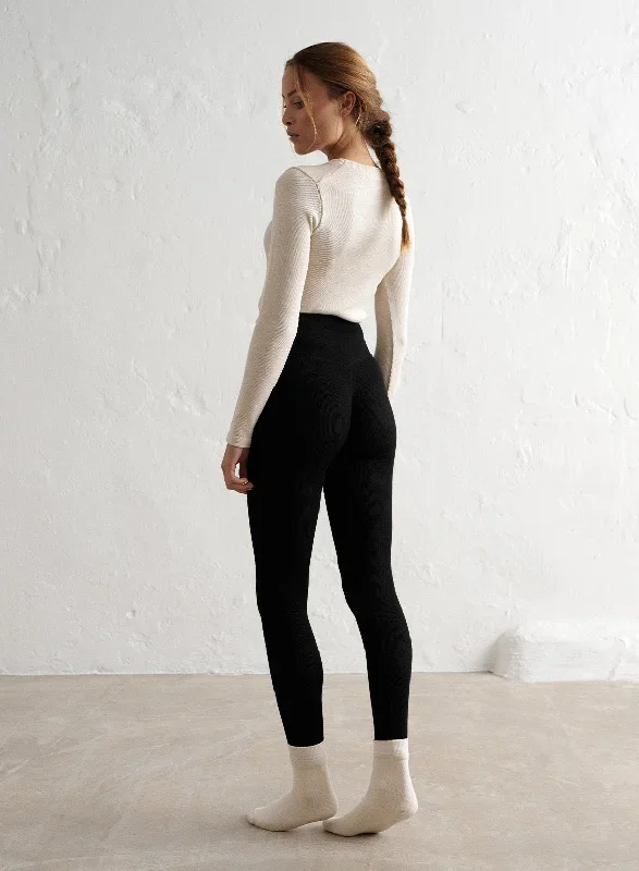 black-ribbed-wool-leggings