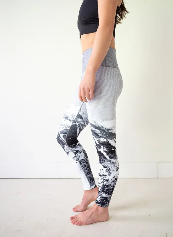 black-white-ski-hill-yoga-pants