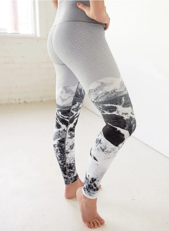 black-white-ski-hill-yoga-pants