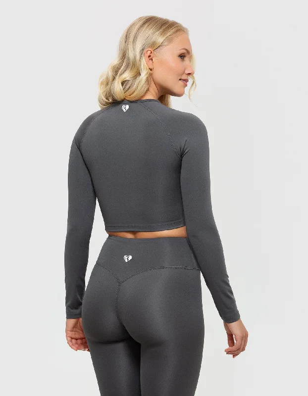 essential-long-sleeve-crop-top-graphite