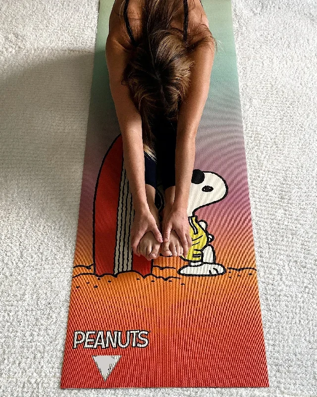 peanuts-x-yeti-yoga-snoopy-surf-yoga-mat