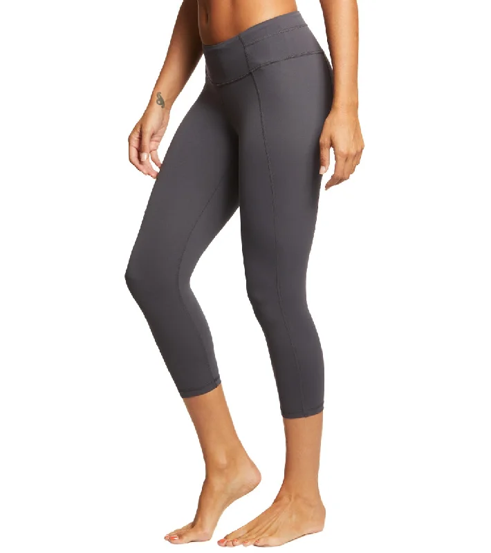 prana-momento-yoga-capris-8172750-coal