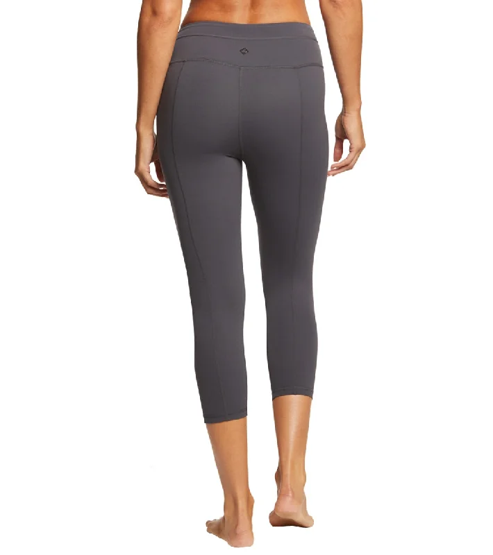 prana-momento-yoga-capris-8172750-coal