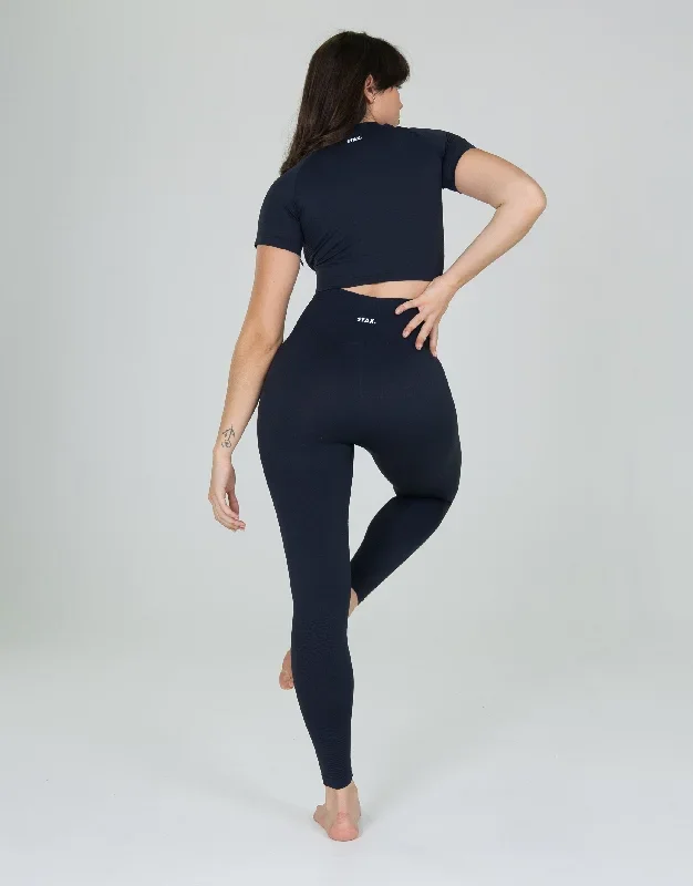 stax-premium-seamless-v6-cropped-tee-vesper-navy