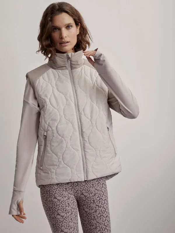 varley-maher-quilted-active-gilet-rainy-day-etherea